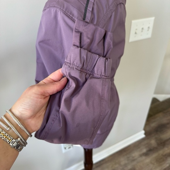 Lululemon 🍋 Light Weight Purple Hooded Jacket - Picture 4 of 13